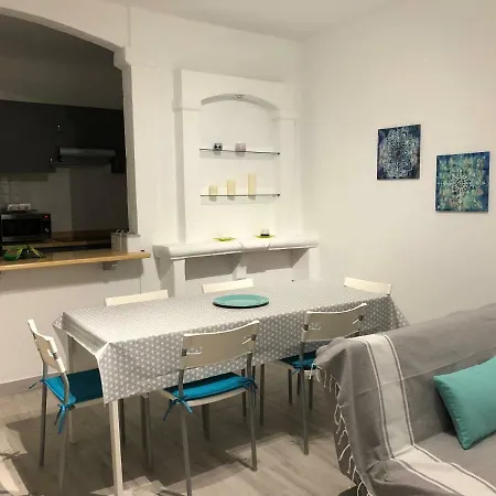 Yasmina ラハレス